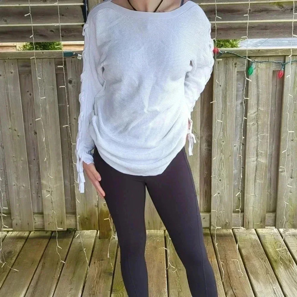 Open Arm Sweater - Picture 4 of 10